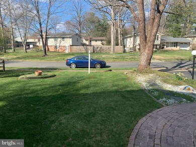 8513 Tysons Ct, Vienna, VA 22182 - photo 5