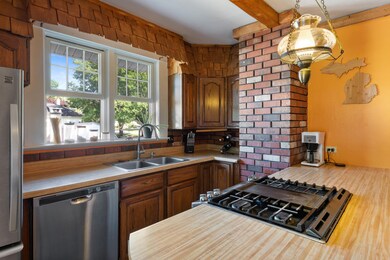 305 W Upright Ave, Charlevoix, MI 49720 - photo 4