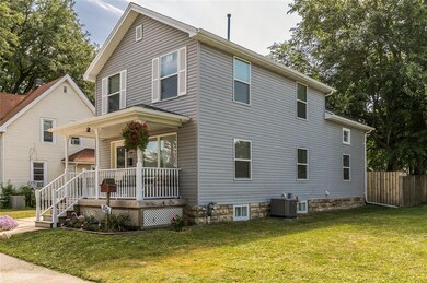 149 14th Ave SW, Cedar Rapids, IA 52404 - photo 2