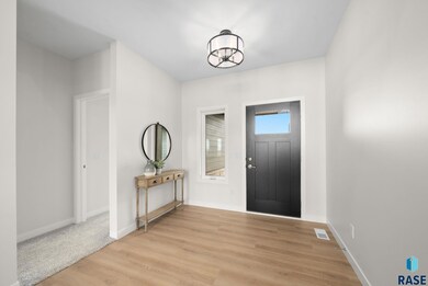 5601 E Morningside Cir, Sioux Falls, SD 57110 - photo 4