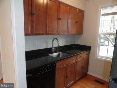 15 Cross Laurel Ct, Germantown, MD 20876 - photo 2