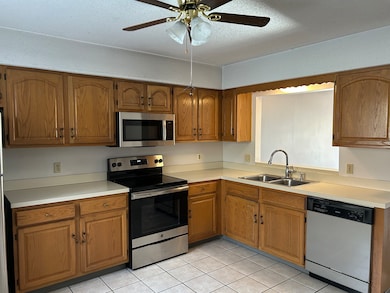 329 Scott Rd unit B8, Waterbury, CT 06705 - photo 4