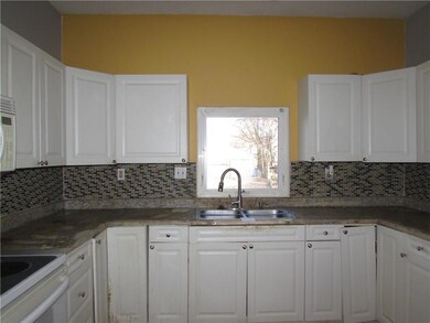 726 Pacific Ave, Osawatomie, KS 66064 - photo 5