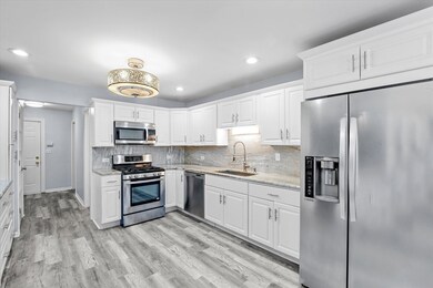 17698 Locust St, Lansing, IL 60438 - photo 6