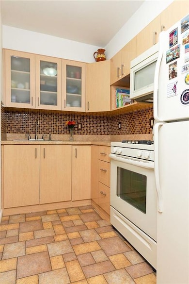 100 Bergen Blvd unit 10, Fairview, NJ 07022 - photo 7