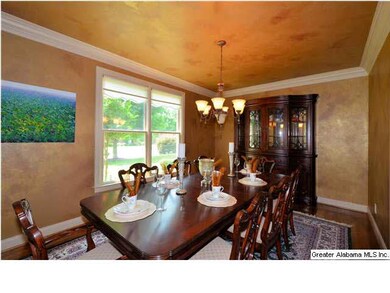 8 plus dining for entertaining and lots of natural