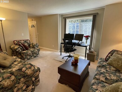 Living Room/Entrance