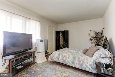 3863 Steppes Ct unit B, Falls Church, VA 22041 - photo 4