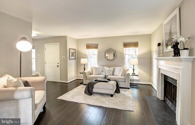 10206 Roberts Common Ln, Burke, VA 22015 - photo 4