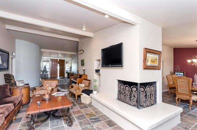 Living Room/Fireplace/Dining