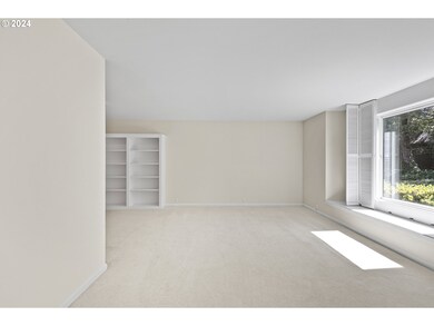 Living Room/Entrance