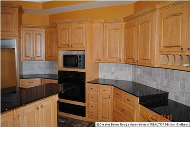kitchen. Microwave, built-in overn and warming dra