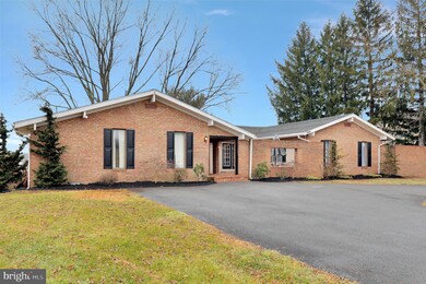 66 Twin Lakes Cir, Martinsburg, WV 25405 - photo 2
