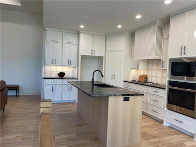 22448 W 89th Terrace, Lenexa, KS 66227 - photo 7