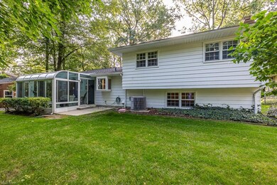 576 Buckeye Dr, Sheffield Lake, OH 44054 - photo 2