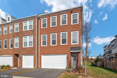 42304 Lancaster Woods Square, Chantilly, VA 20152 - photo 2