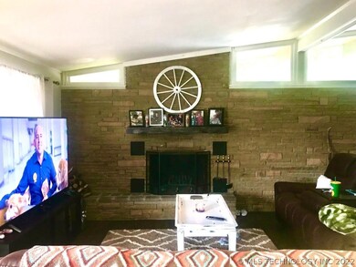 1006 E 10th St, Cushing, OK 74023 - photo 4