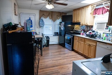 210 E 16th St, Paterson, NJ 07524 - photo 4