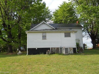 1005 Lawsonville Ave, Reidsville, NC 27320 - photo 3