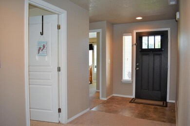 1581 NW 18th St, Redmond, OR 97756 - photo 5