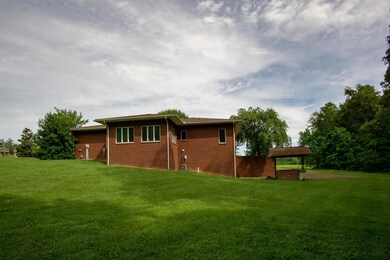 Tired of living in a “closet”, or driving to find trees?  Want lifestyle, with great “elbow room” and your very own trees?  THIS IS IT!!  