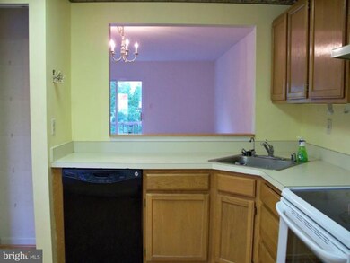 704 Saint Peters Ct, Edgewood, MD 21040 - photo 6