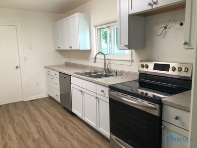 Beautiful new kitchen with new appliances, floorin
