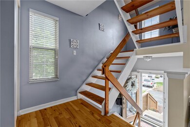 Beauifull Open and Airy feel to the Entry!