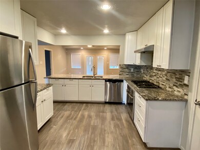 7102 Shady Arbor Ln, Houston, TX 77040 - photo 5