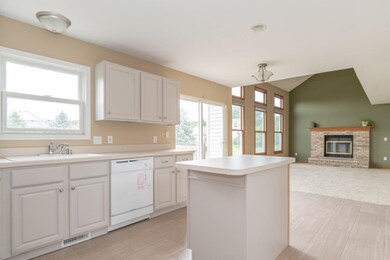 7065 Dorval-13