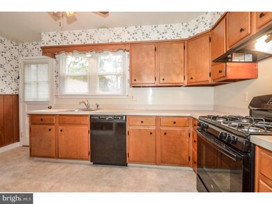 512 Haws Ln, Oreland, PA 19075 - photo 7