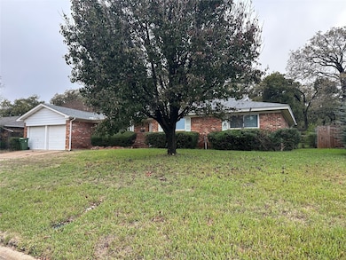 532 Plainview Dr, Hurst, TX 76054 - photo 2