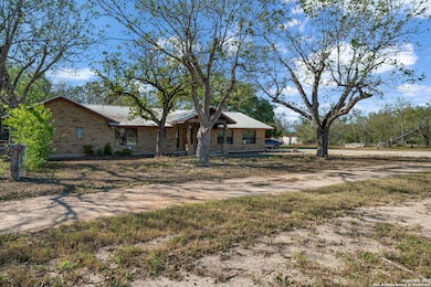 15326 Gross Ln, La Coste, TX 78039 - photo 3