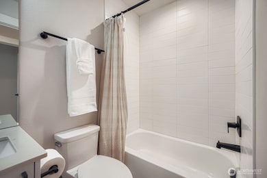Guest bathroom in the first floor