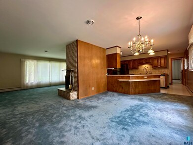 511 W Crawford St, Luverne, MN 56156 - photo 6