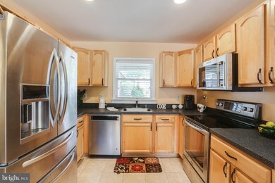12703 Clearfield Dr, Bowie, MD 20715 - photo 3