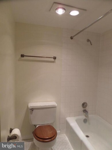 Hunting Creek Club unit 1610, Alexandria, VA 22303 - photo 6