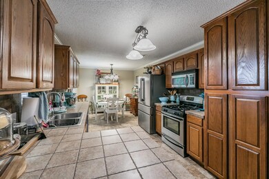 121 Cooper Dr, Hurst, TX 76053 - photo 4