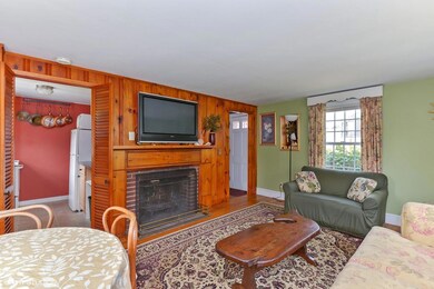 04_14LoraLane_10002_LivingRoom_MLSuse_15