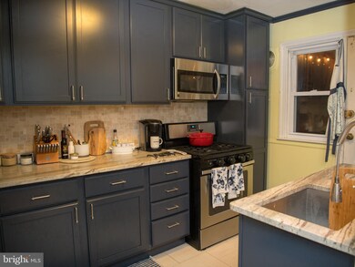 8637 Oak Rd, Parkville, MD 21234 - photo 4