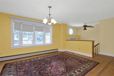 Center Split front entry/foyer -...