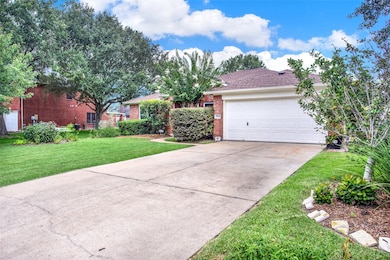 3304 Deer Trail Dr, Alvin, TX 77511 - photo 4