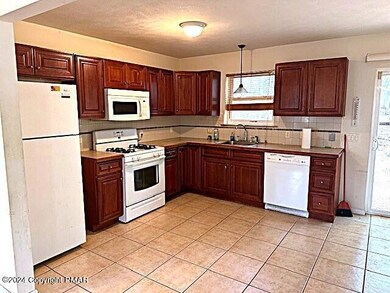 8070 Red Squirrel Dr unit H84, Tobyhanna, PA 18466 - photo 7