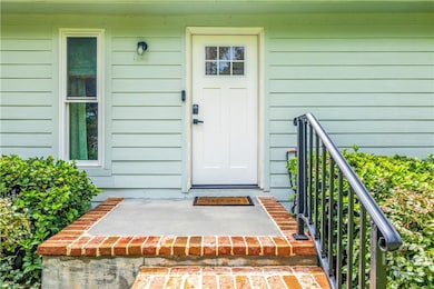 911 Juanita St, Savannah, GA 31410 - photo 3