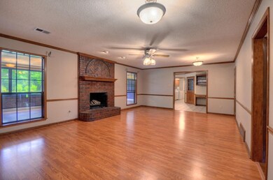 Enjoy The Warmth Of A Fireplace In The Living room