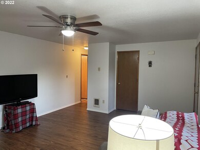 318 Cedar Ct, Winlock, WA 98596 - photo 5