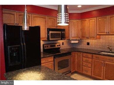 34 Lauren Ct unit 212, Levittown, PA 19057 - photo 4