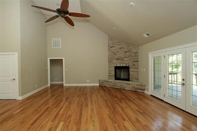 319 Lakeshore Cir, Georgetown, KY 40324 - photo 2