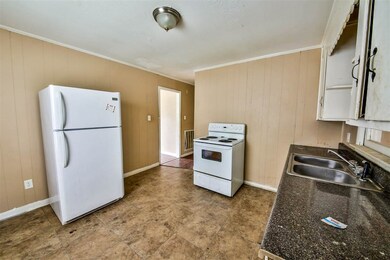 215 Lincoln St, Jackson, TN 38301 - photo 4