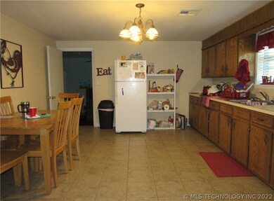 115 N Locust St, Locust Grove, OK 74352 - photo 7